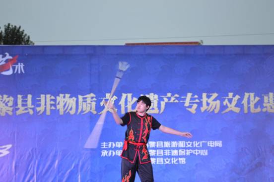 實(shí)踐隊(duì)員表演才藝